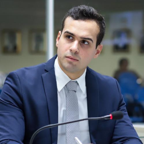 Lucas Ribeiro homologa candidatura e emociona convenção na Paraíba