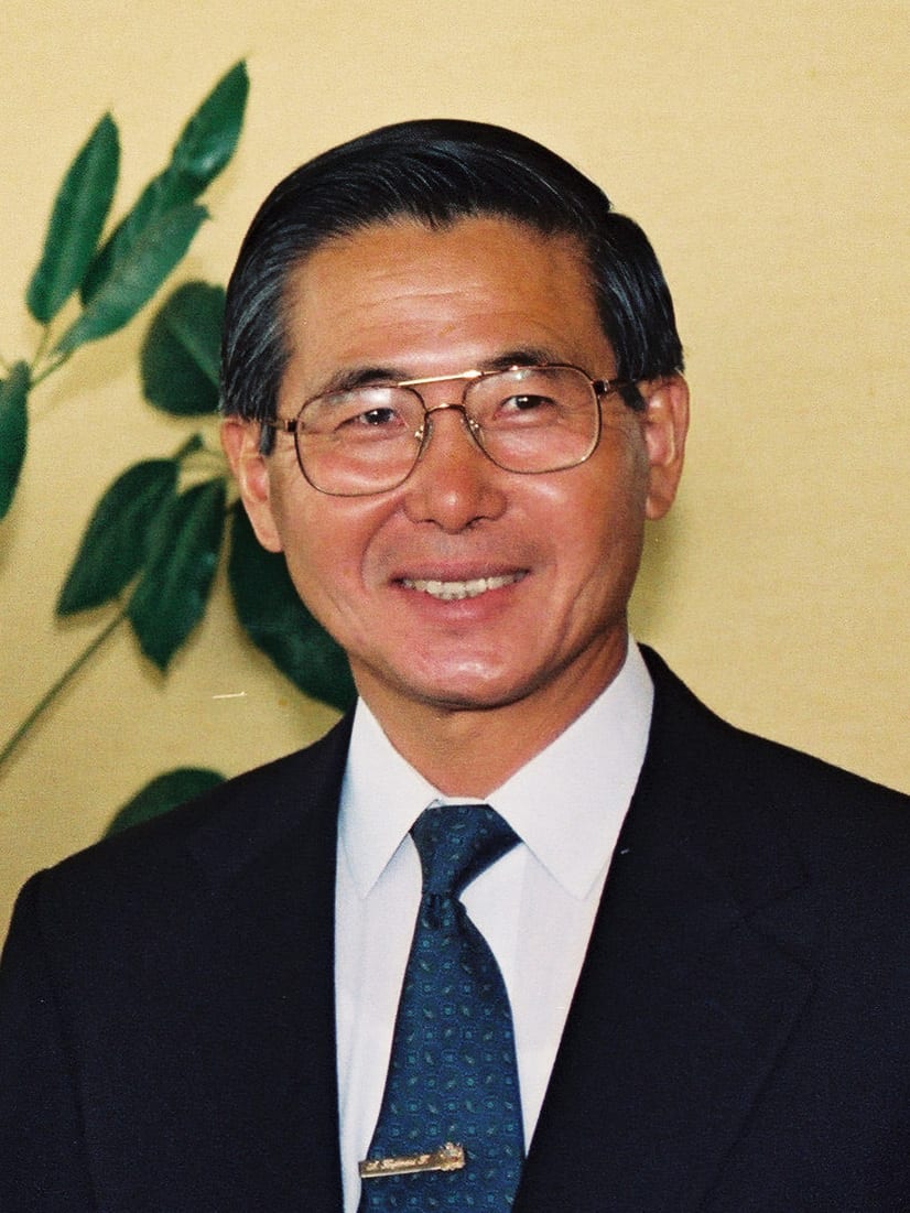 Governo Fujimori proíbe maquiagem e impõe cabelo curto nas escolas públicas do Peru