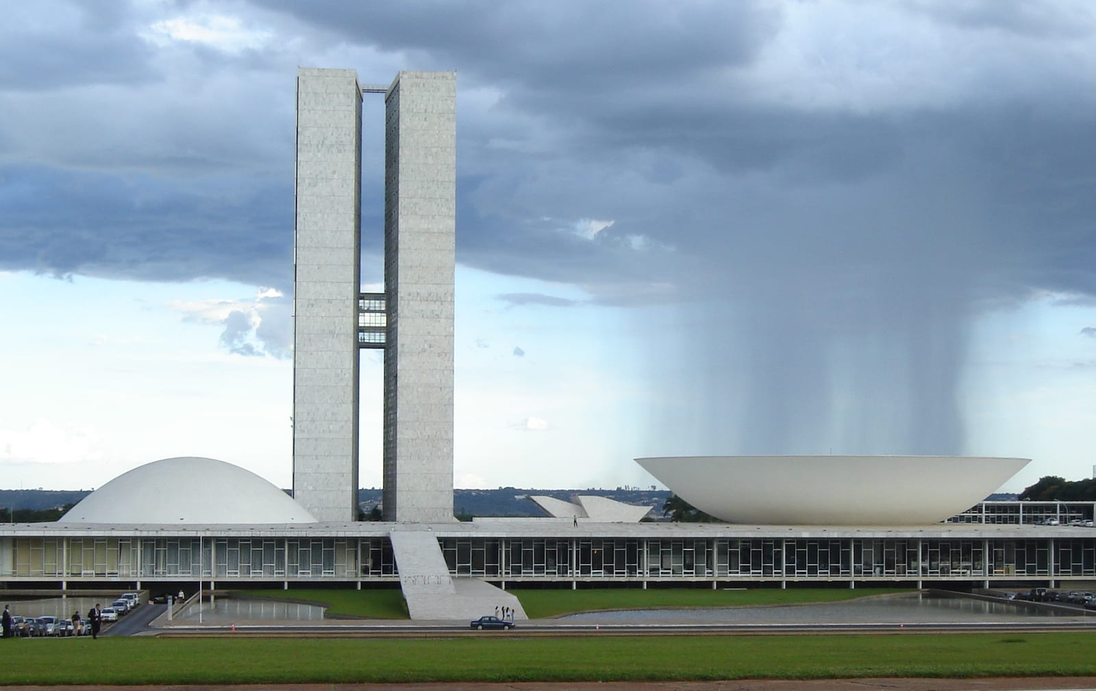 CNC pede que Congresso rejeite MP que zera imposto para compras até US$ 50