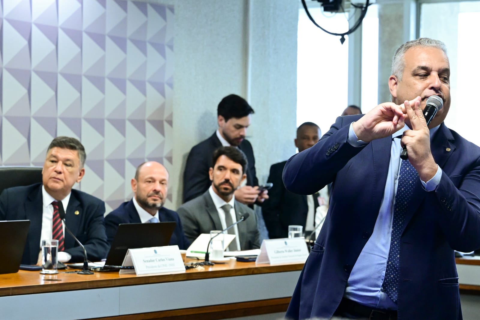 INSS: Comissão do Congresso aprova MP que amplia programa para reduzir fila