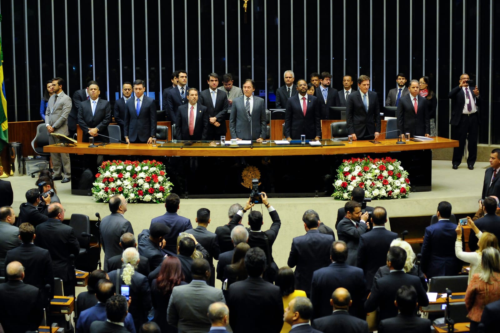 Dulce Miranda reúne Eduardo Siqueira, Marcelo Miranda e parlamentares na abertura de comitê em Palmas