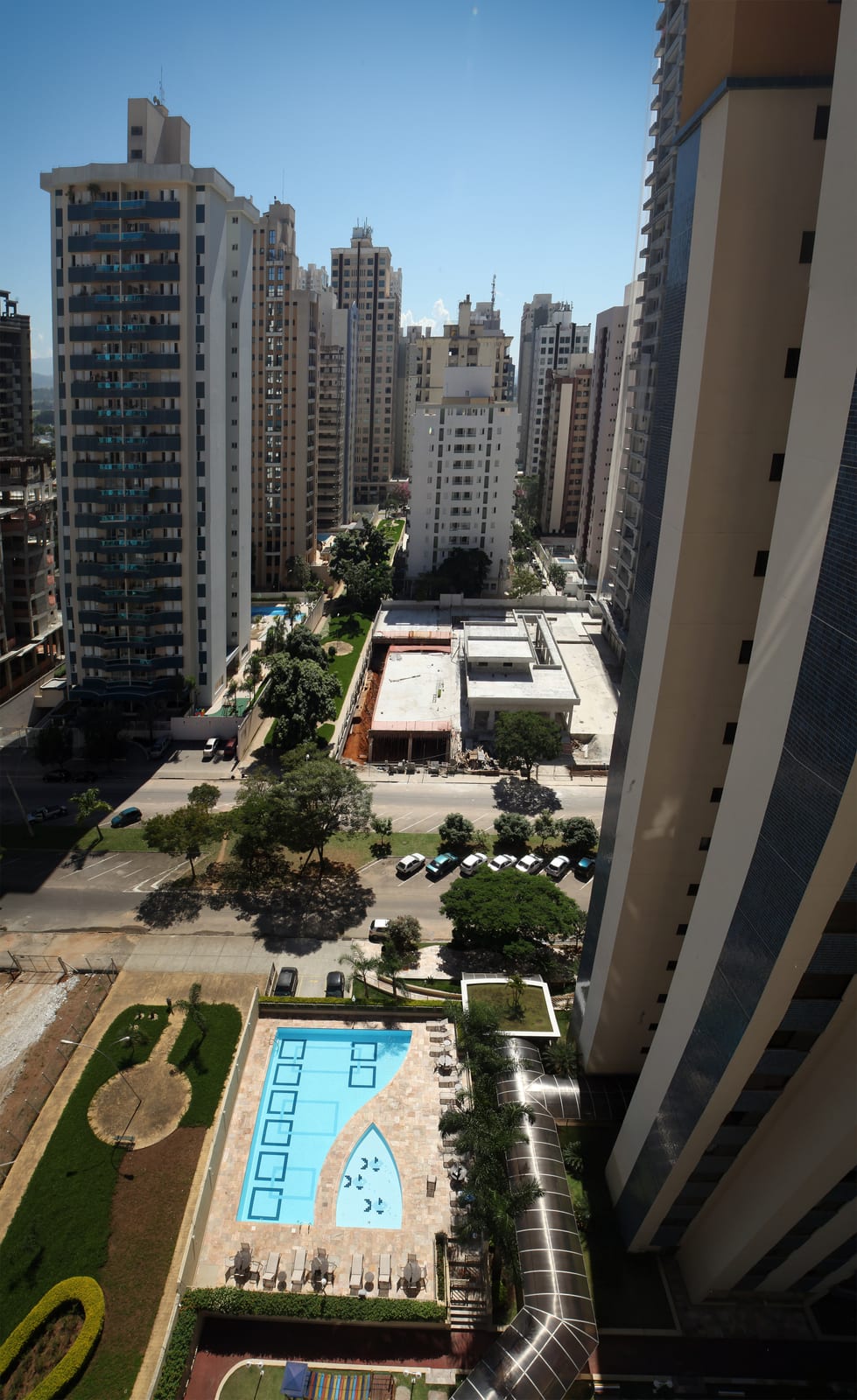 Obra de drenagem recupera muro de contenção no Jardim Aquarius após chuvas de setembro em São José dos Campos