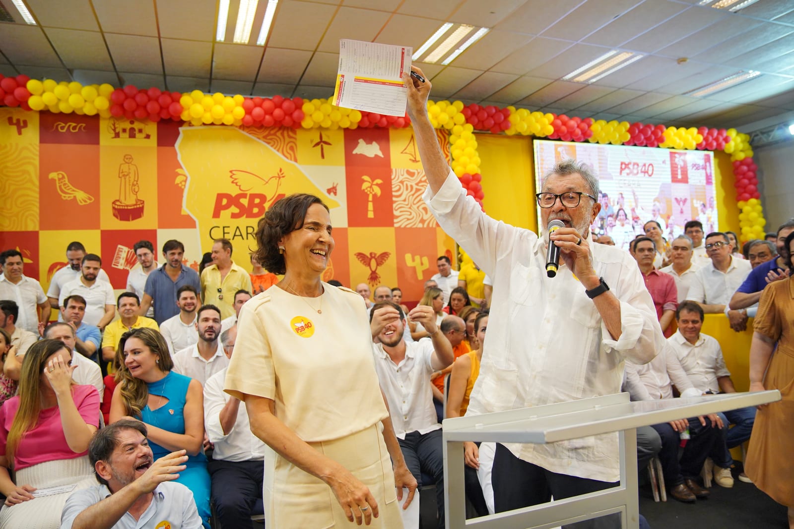 Cid Gomes e Luizianne lideram disputa ao Senado no Ceará