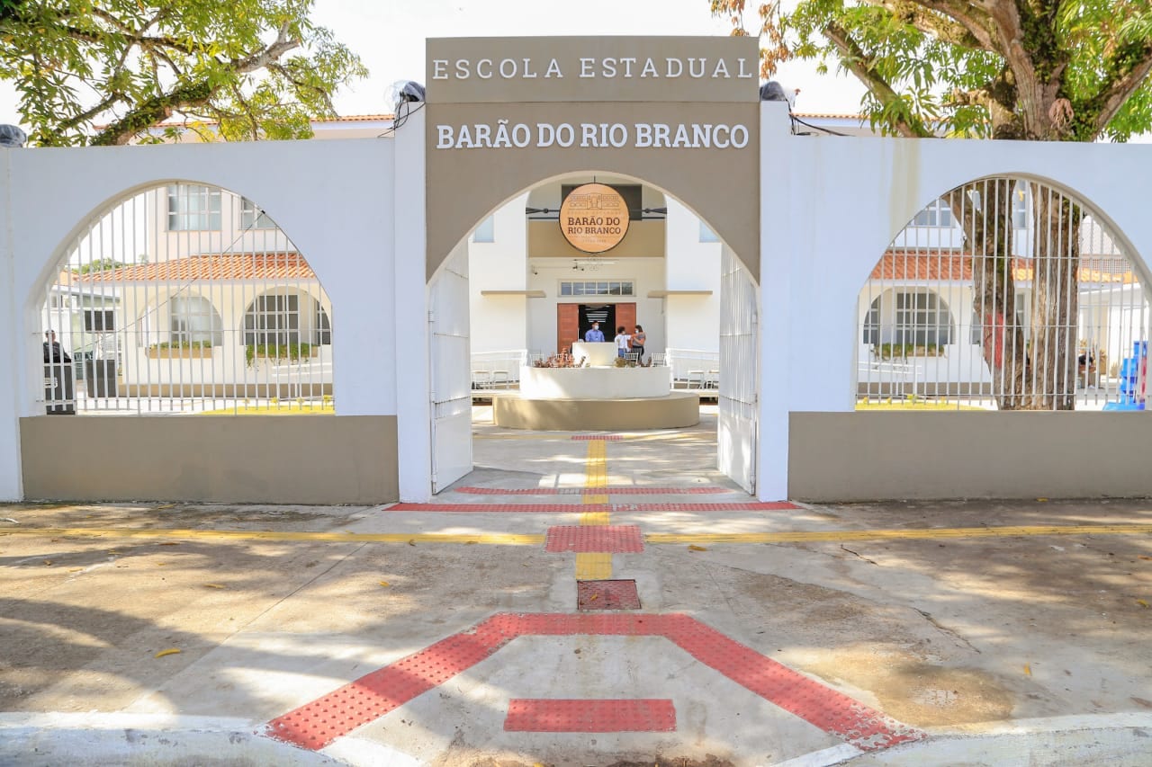 Urna com falha biométrica trava votação na Escola Barão do Rio Branco, Erechim