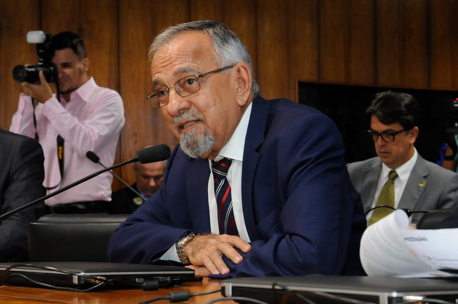 IFI: 'folga' de R$19,6 bi na Previdência contraria fila do INSS zerada