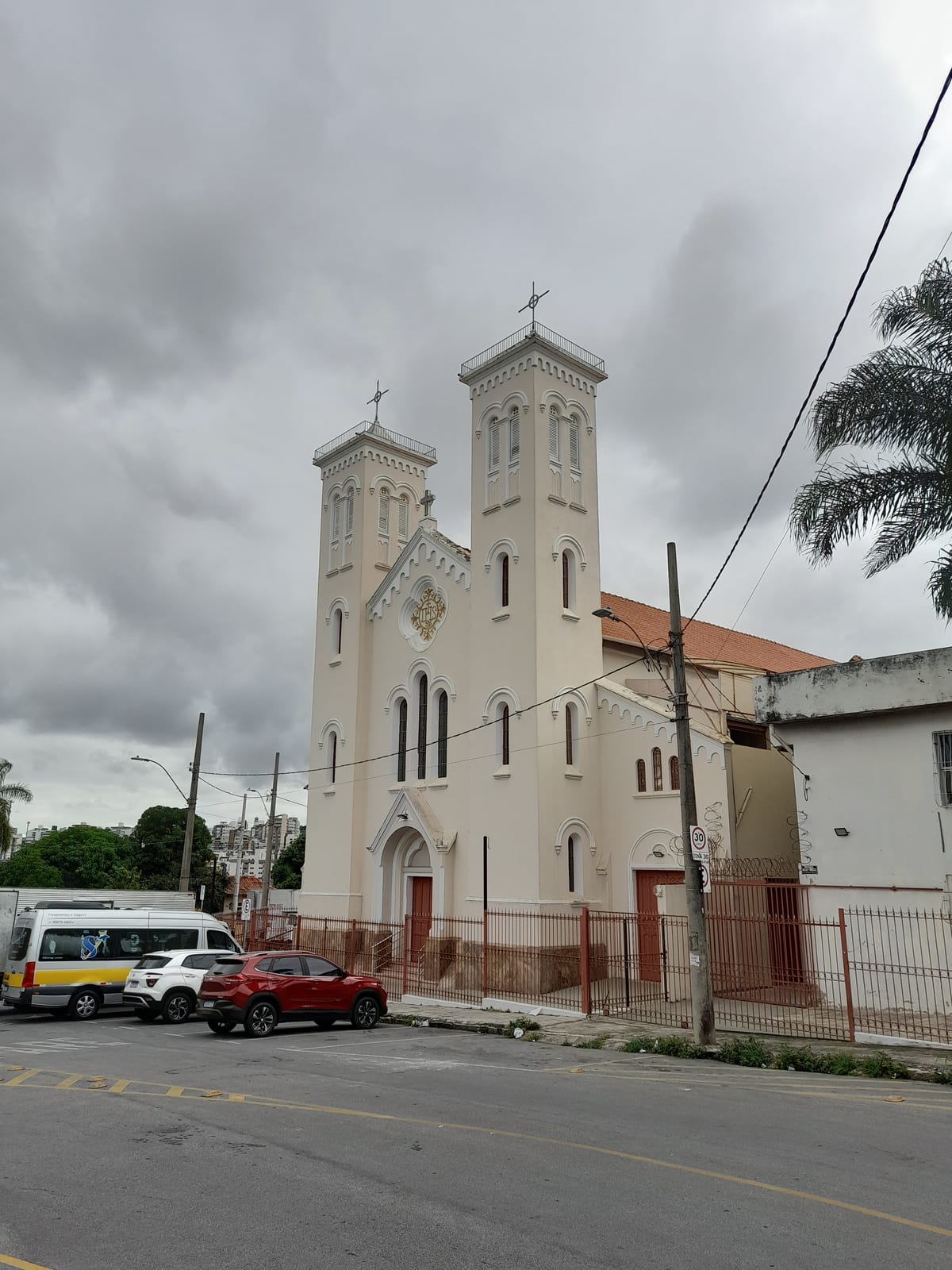 Vereador pede revitalização de praça ao lado da Igreja Católica em Taquaralto