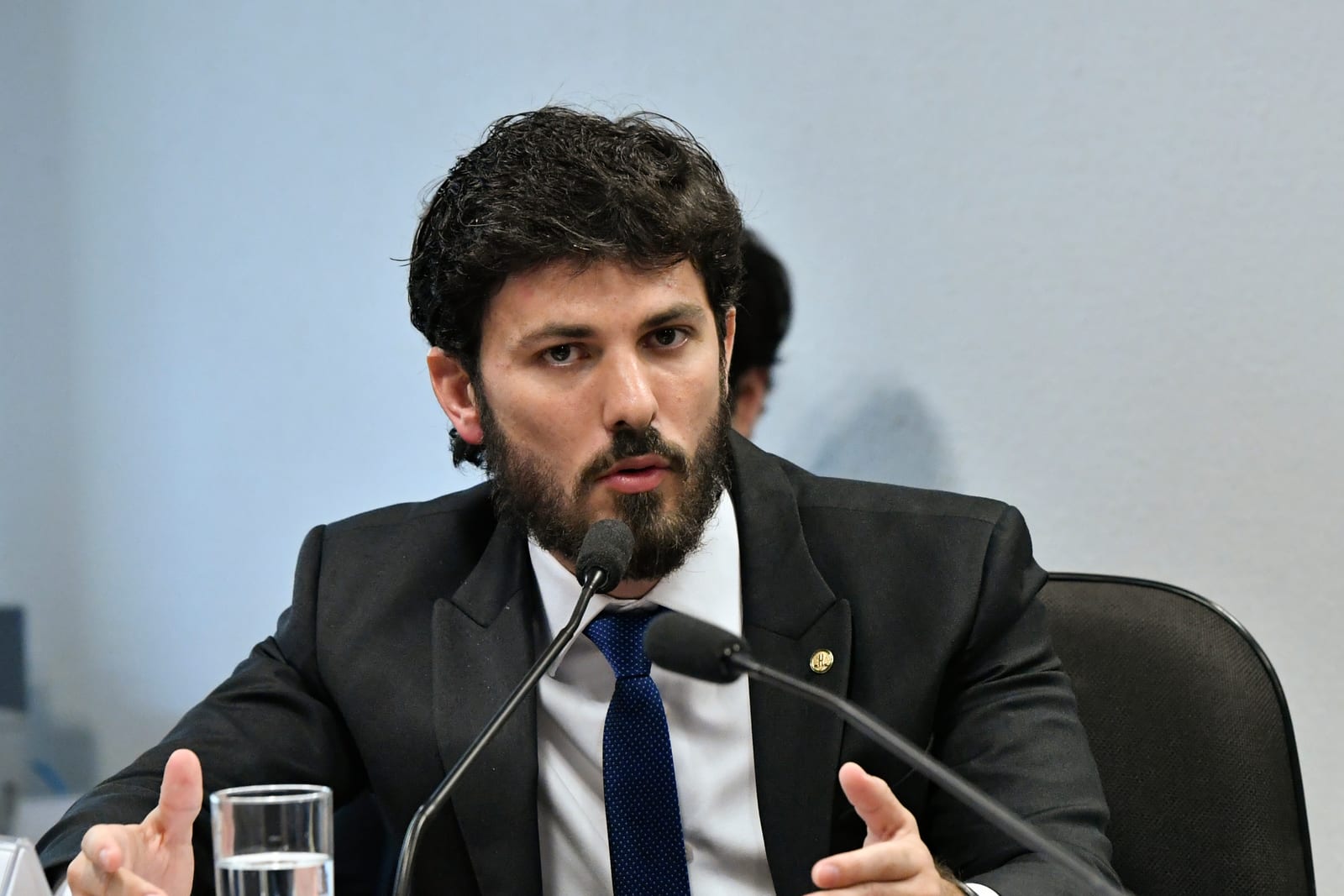 União-PP retoma apoio a Mateus Simões e deixa Marcelo Aro isolado