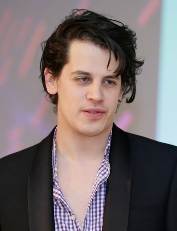 EUA: influenciador de extrema direita Milo Yiannopoulos é detido pelo ICE