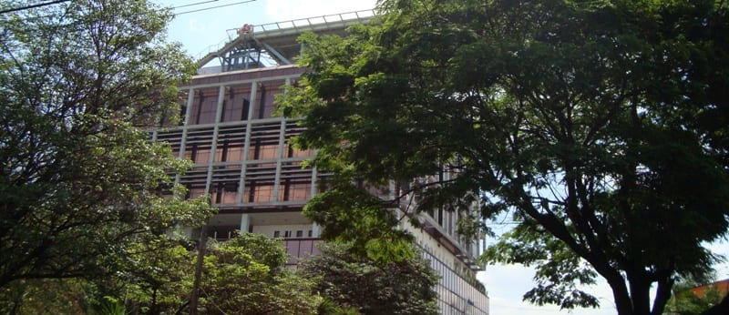 Rua Luiz Vaz de Camões recebe novo asfalto no Jardim do Papai