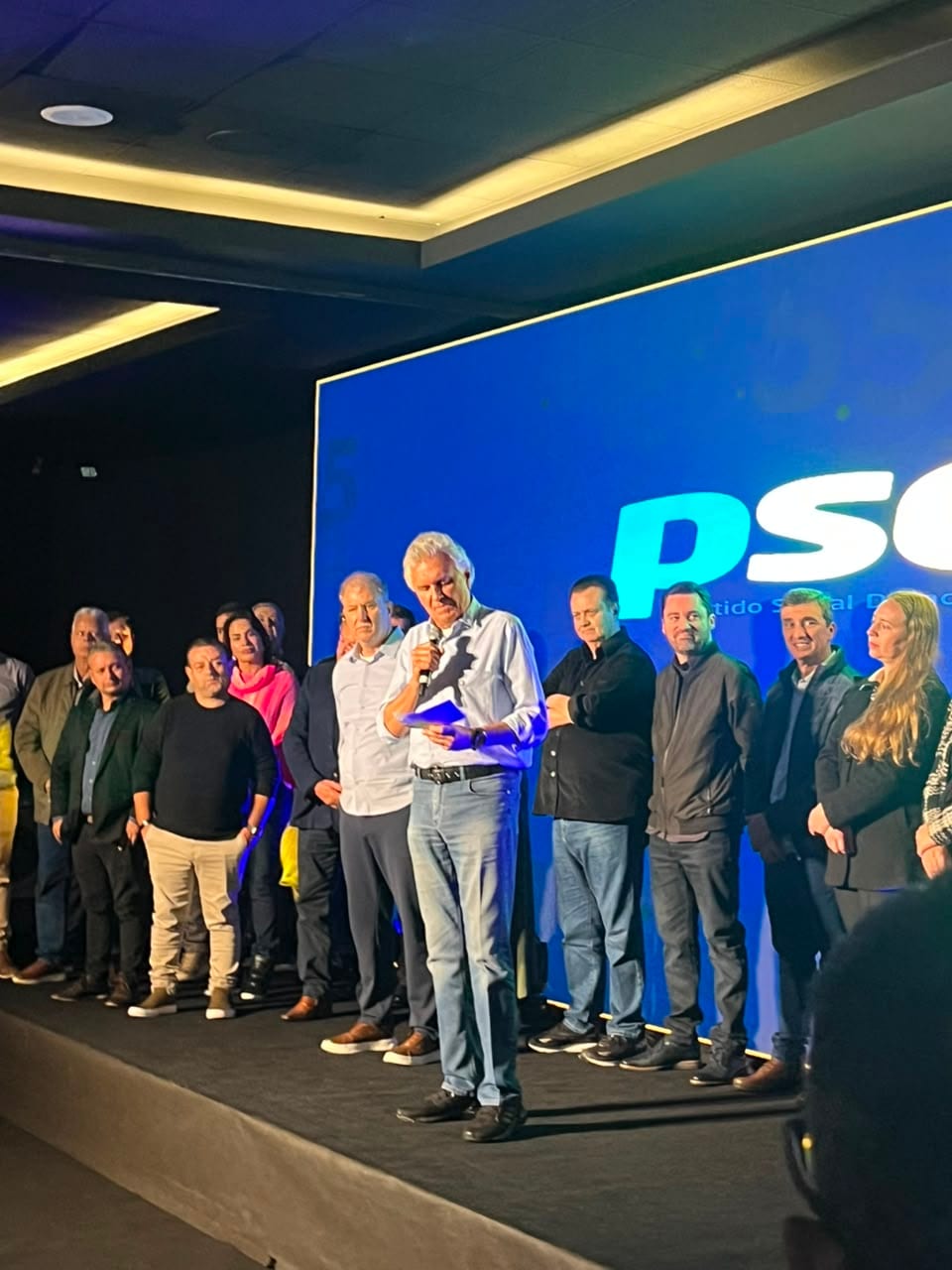 Ronaldo Caiado (PSD) votou em Nova Crixás e disse que Daniel vencerá no 1º turno