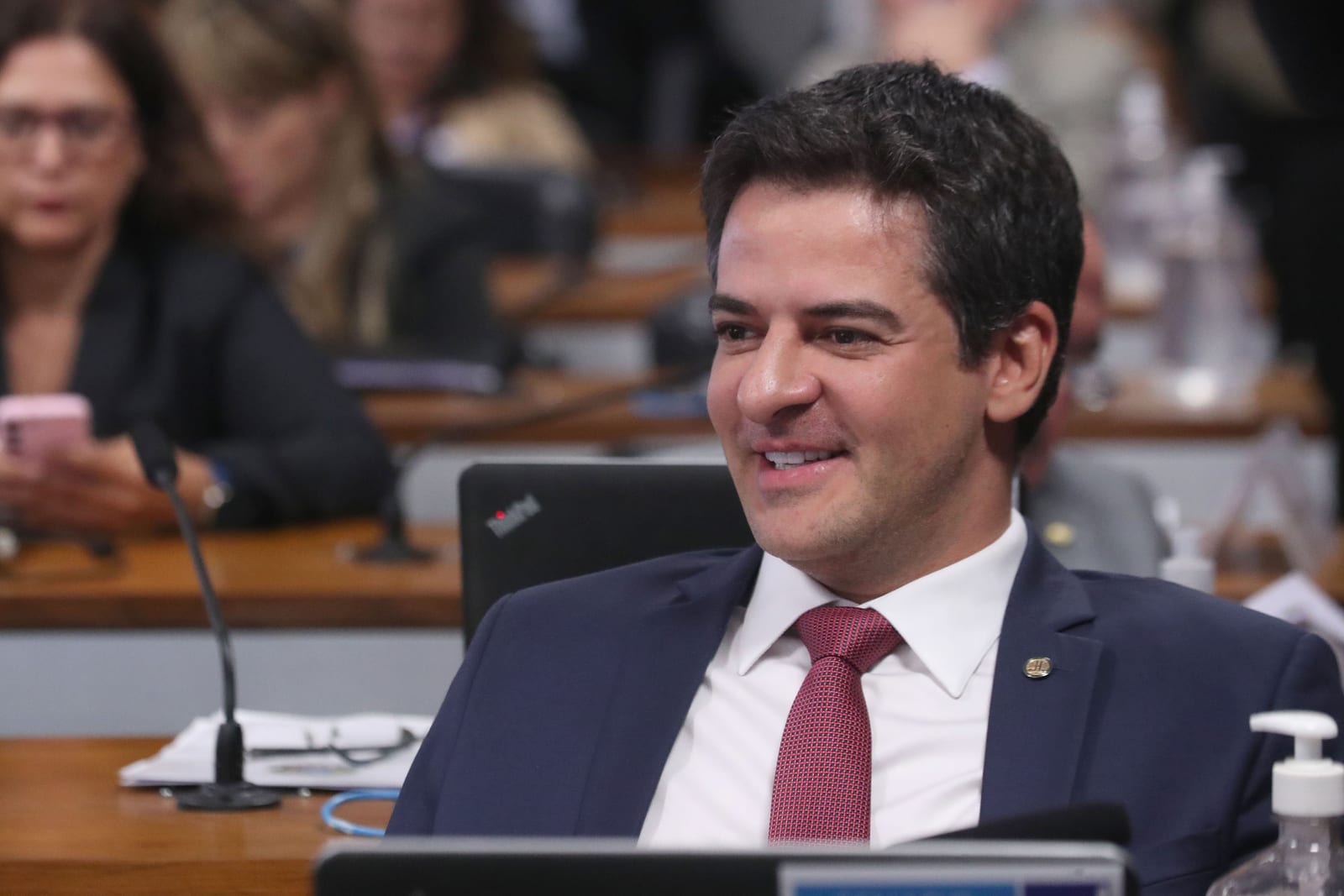 Pastor Urias protocola duas emendas com Ismael Alexandrino