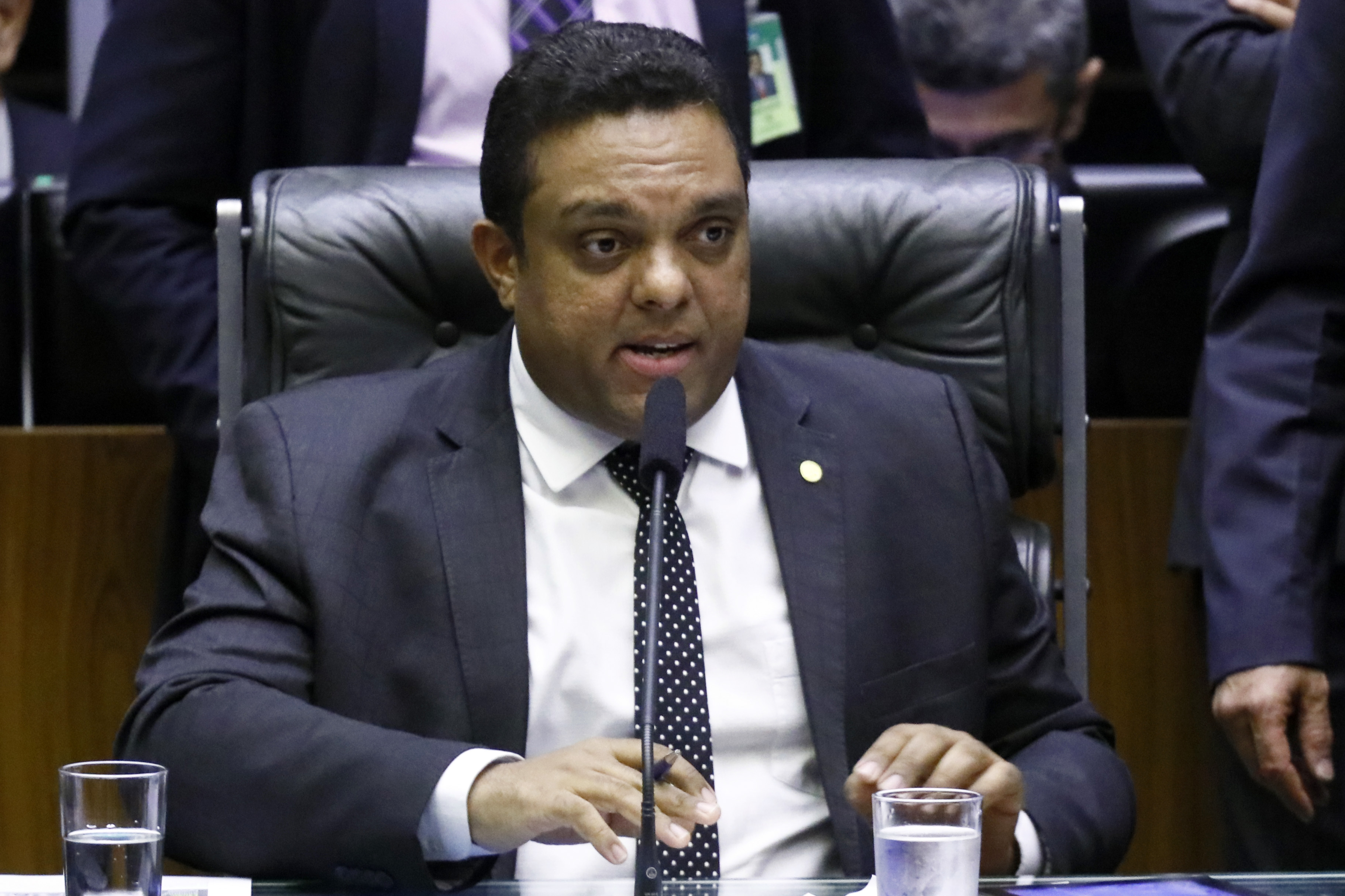 Projeto de lei exige autorização judicial para jovens influenciadores