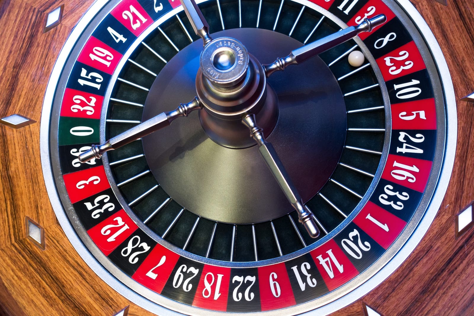 Bets notificam clubes sobre risco de rescisão se MP proibir apostas online