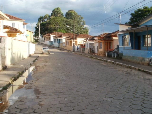 Trio agride homem e rouba celular na Rua Osvaldo Cruz, no Centro de Cascavel