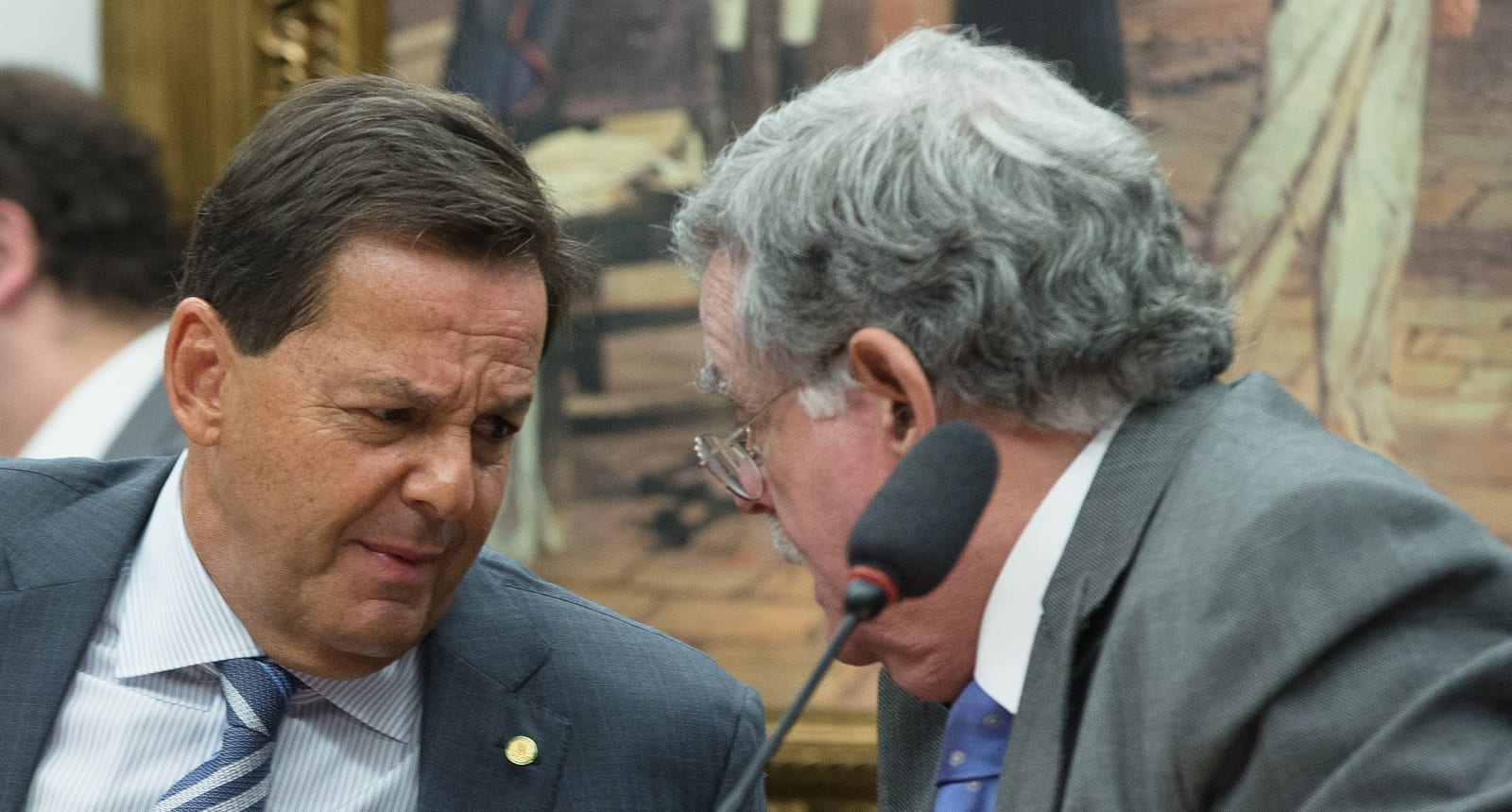 Em vitória para Lula, CCJ do Senado aprova PEC do fim da escala 6×1 e redução da jornada de trabalho | Manchete clara e