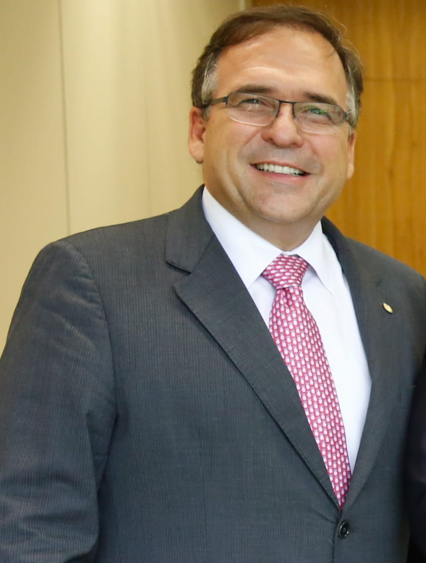 Sandro Mabel entrega 12 desfibriladores e abre Mutirão de Saúde em Goiânia