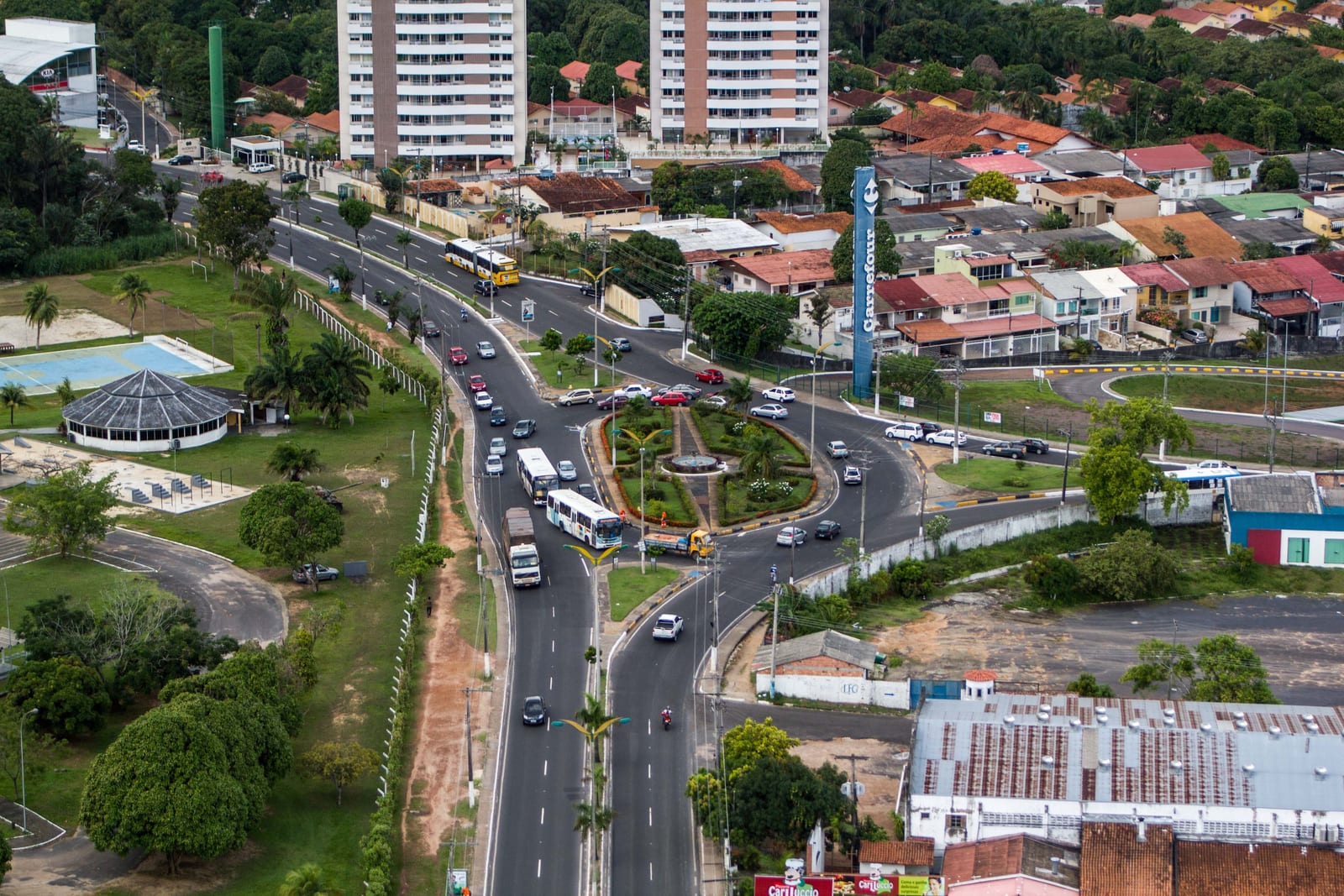 PUC da Zona Oeste, maior local de votação do país, teve filas longas