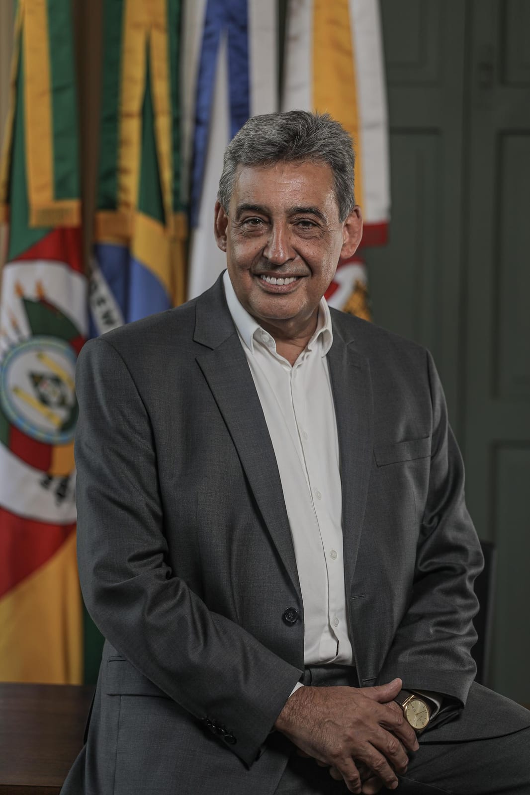 Melo chama medidas federais de “farra sem precedentes” e critica fim da escala 6x1