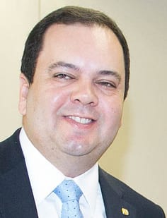Elmar Nascimento registra candidatura como ‘preto’ no TSE