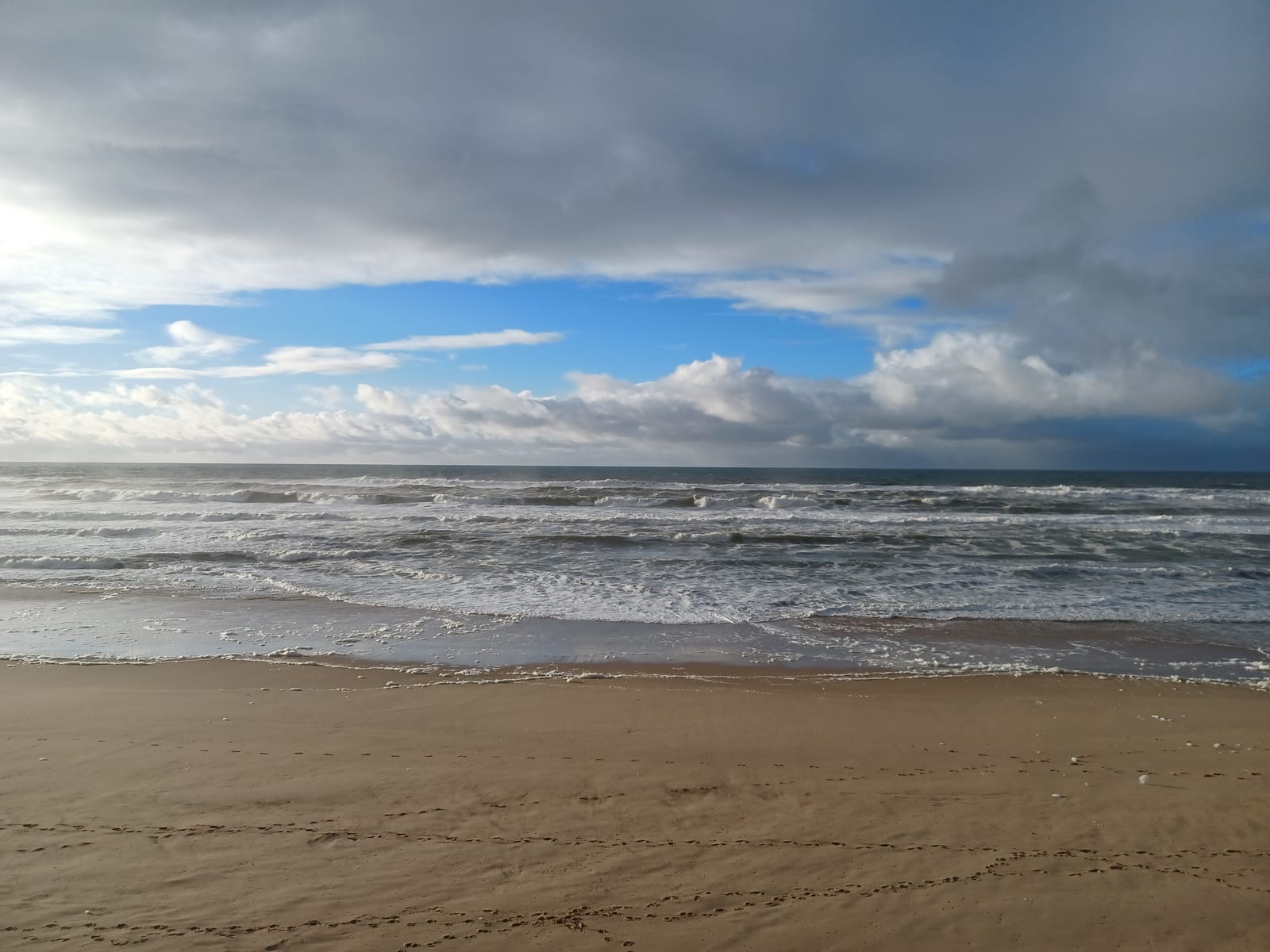 Praia Grande (SP): Adolescente de 16 anos é encontrado morto após desaparecer no mar.