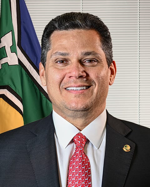 Alcolumbre promulga duas emendas que acabam com a escala 6x1 e criam aposentadoria especial