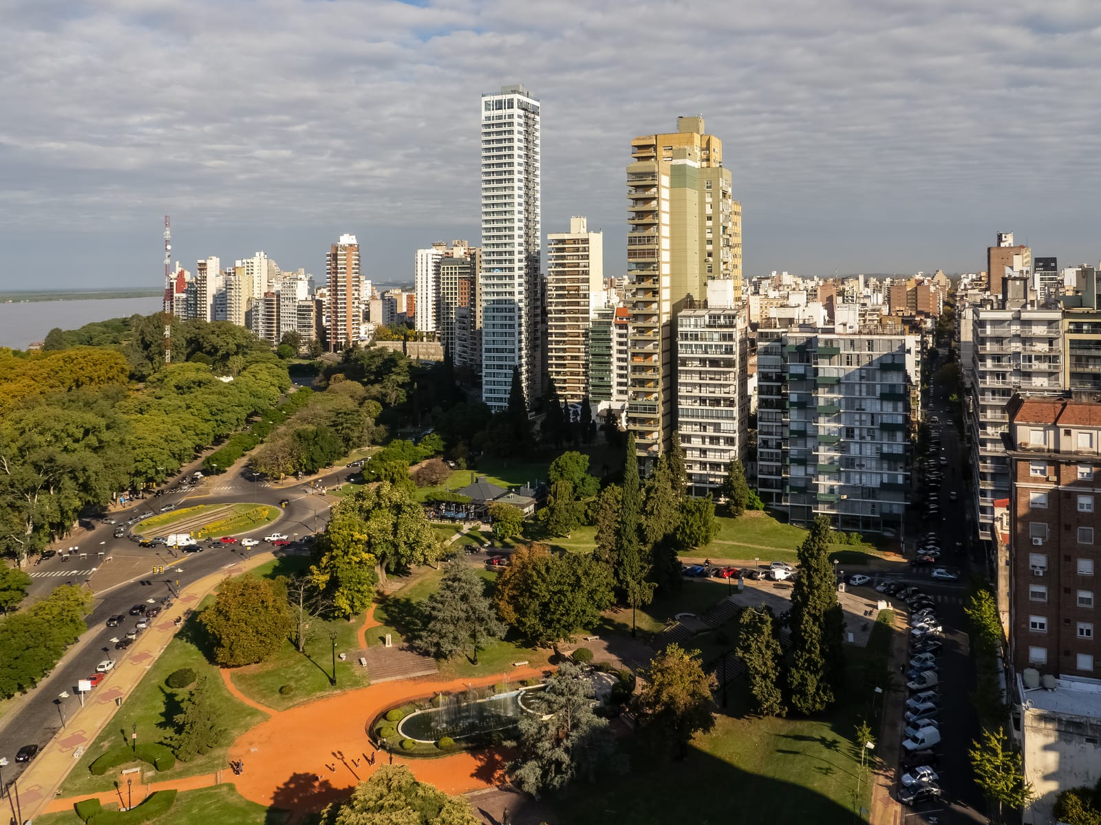 Mulher é presa por tráfico de drogas no bairro Rosário