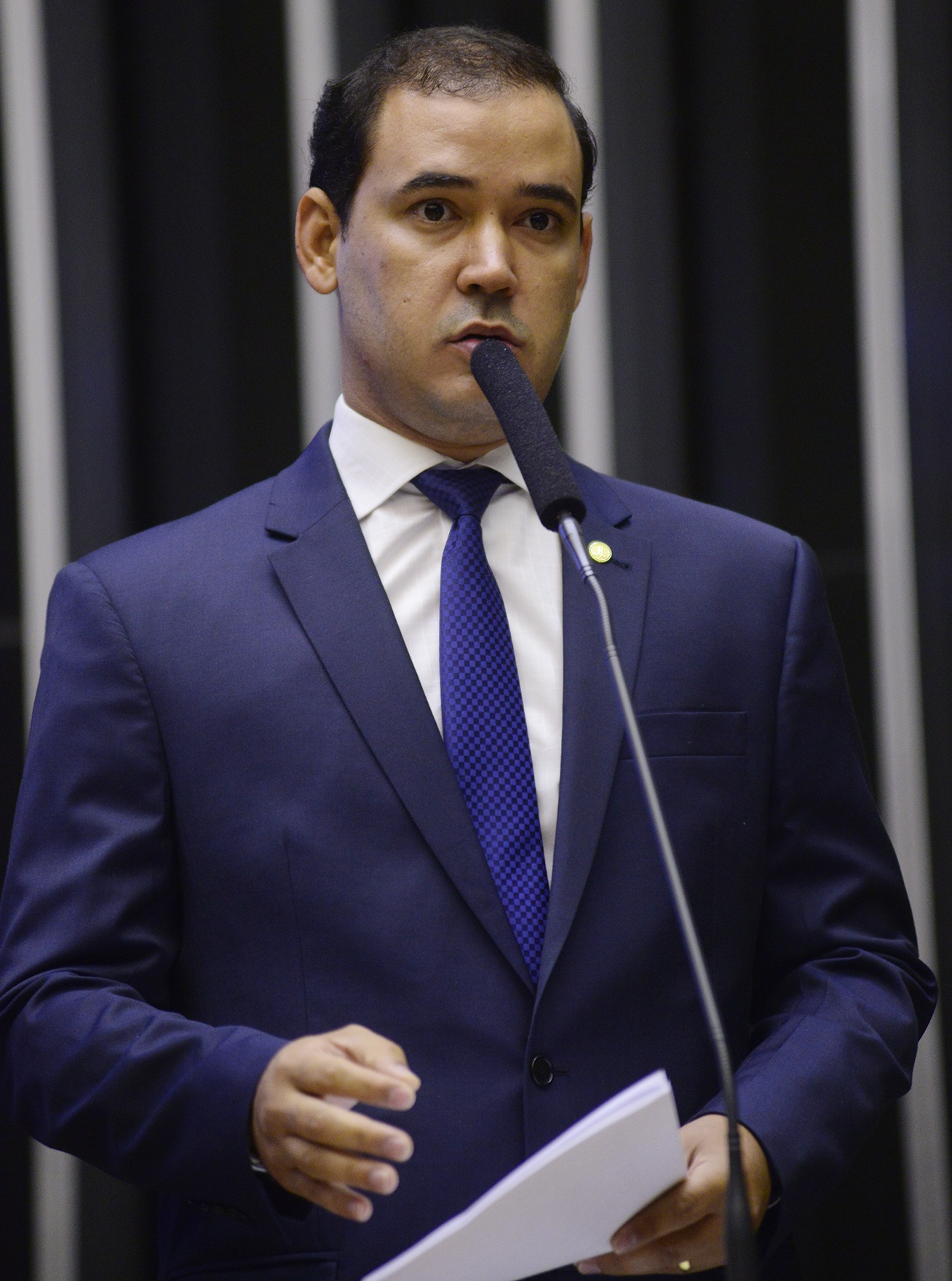 Vicentinho Júnior pede solução para hospital em Araguaína