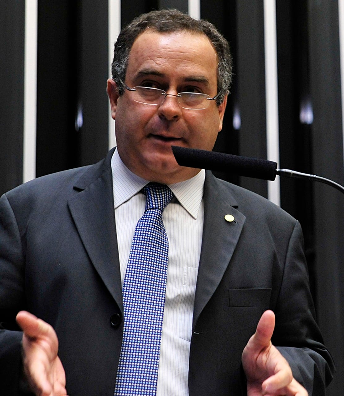 Após vitórias eleitorais, Zeca Cavalcanti amplia protagonismo político com eleição para a presidência da Câmara