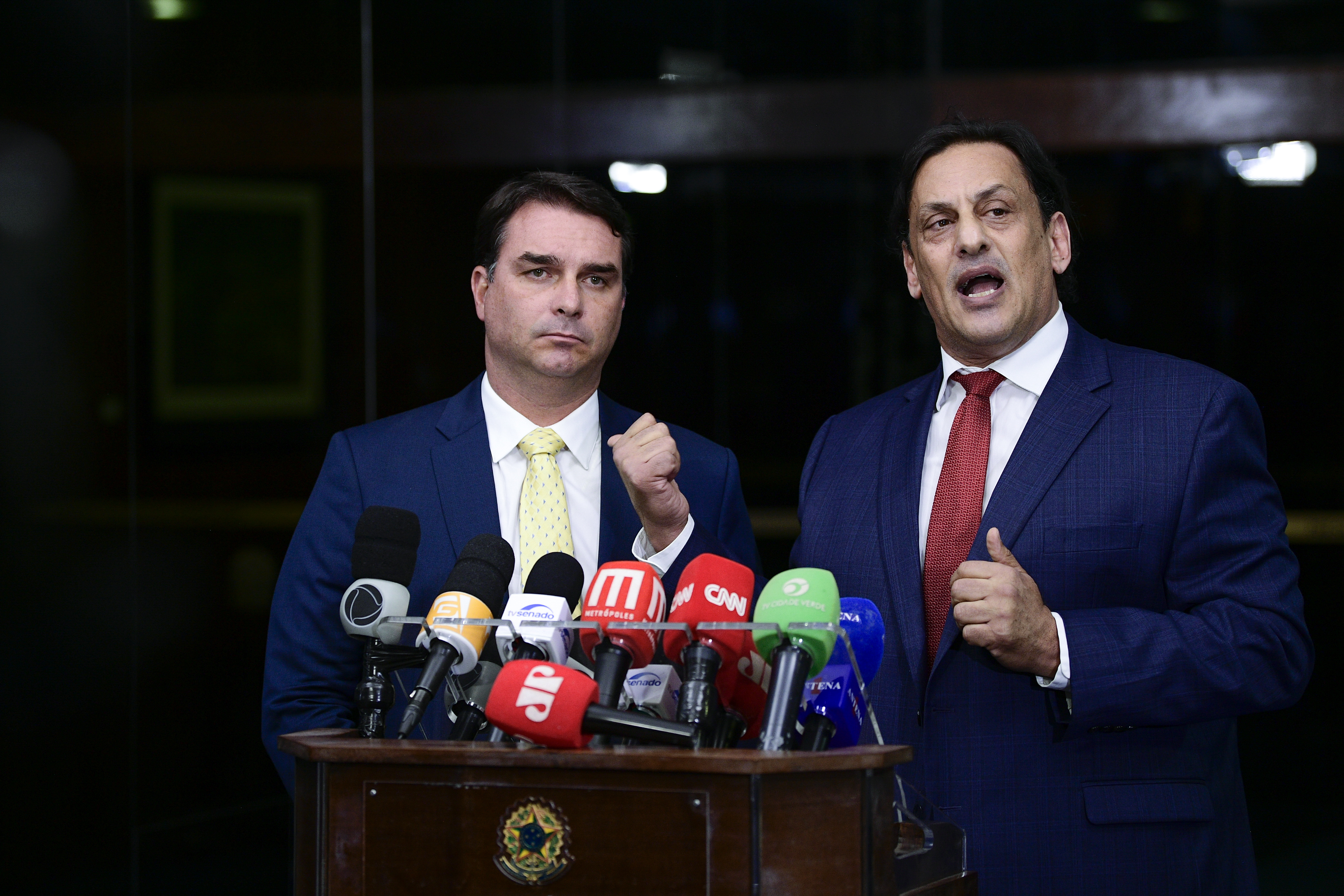 Tarcísio declara amor a Bolsonaro em convenção do Republicanos
