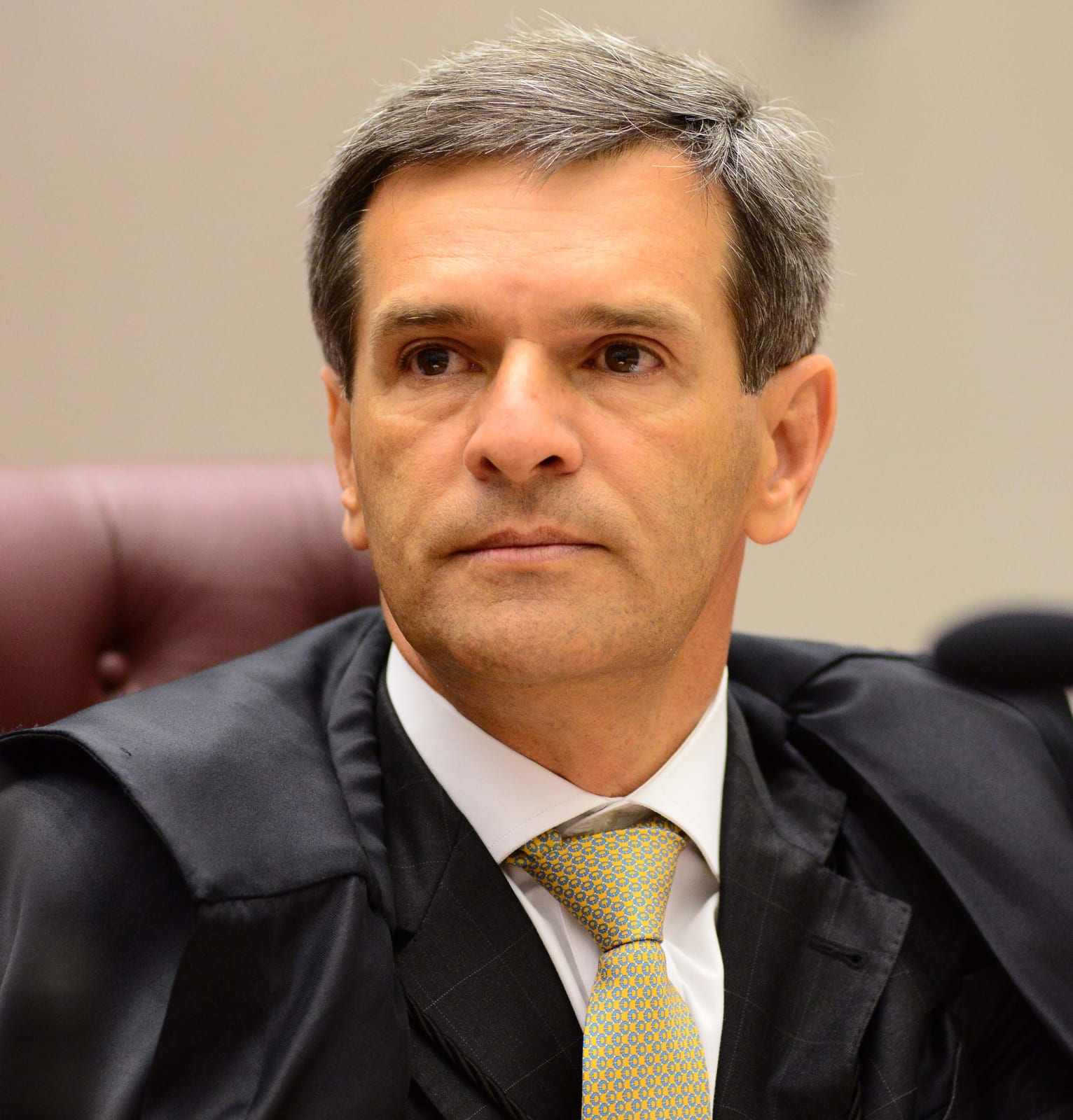 Ministro do TSE exige regras iguais para candidatos nas redes