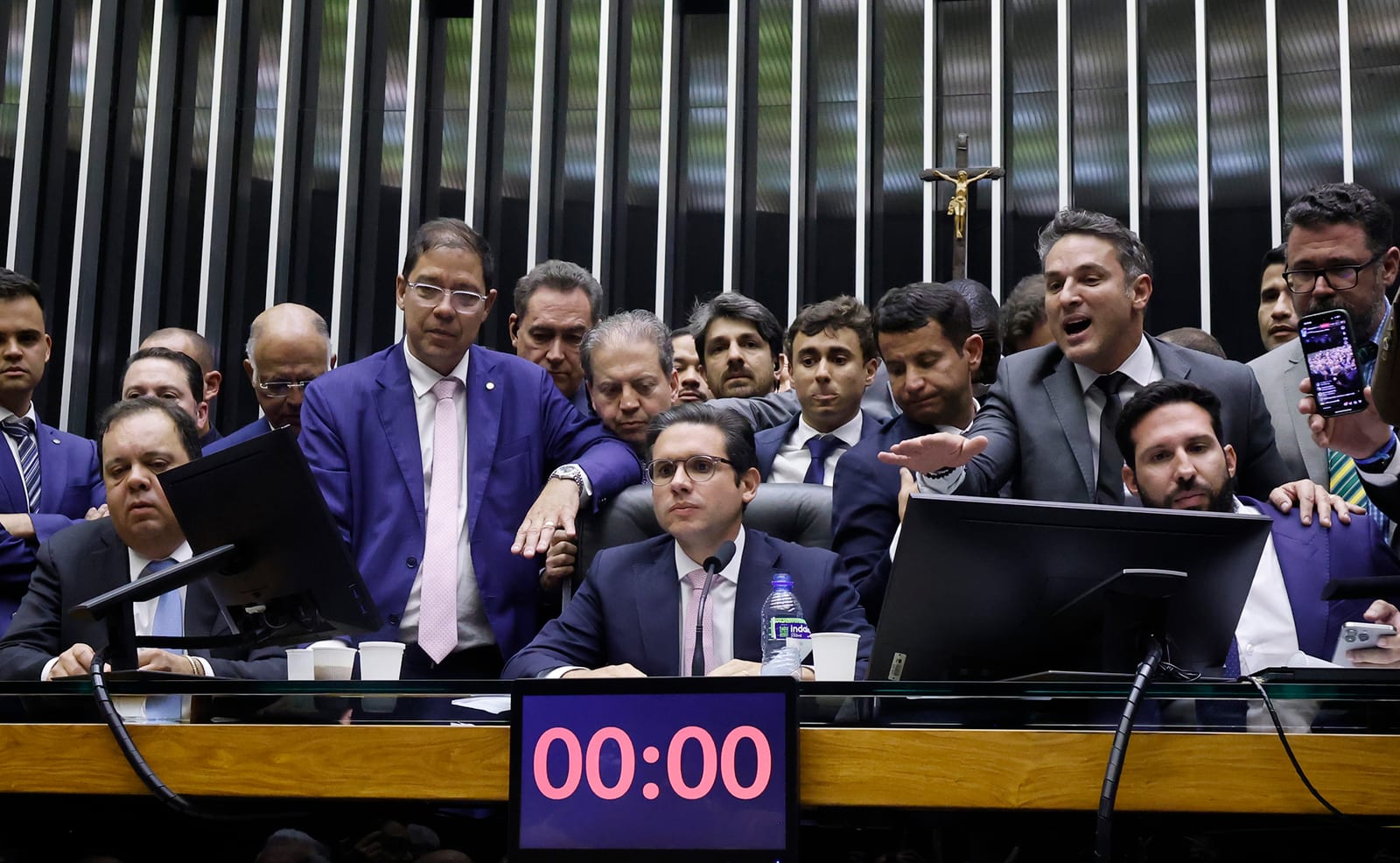 Alcolumbre e Hugo Motta têm as piores avaliações entre líderes