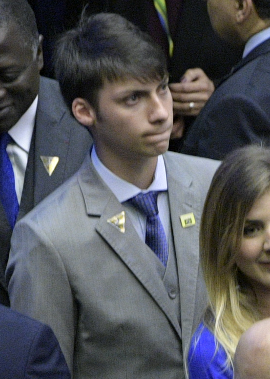 Flávio Bolsonaro comenta rejeição entre eleitoras e busca compreender motivos