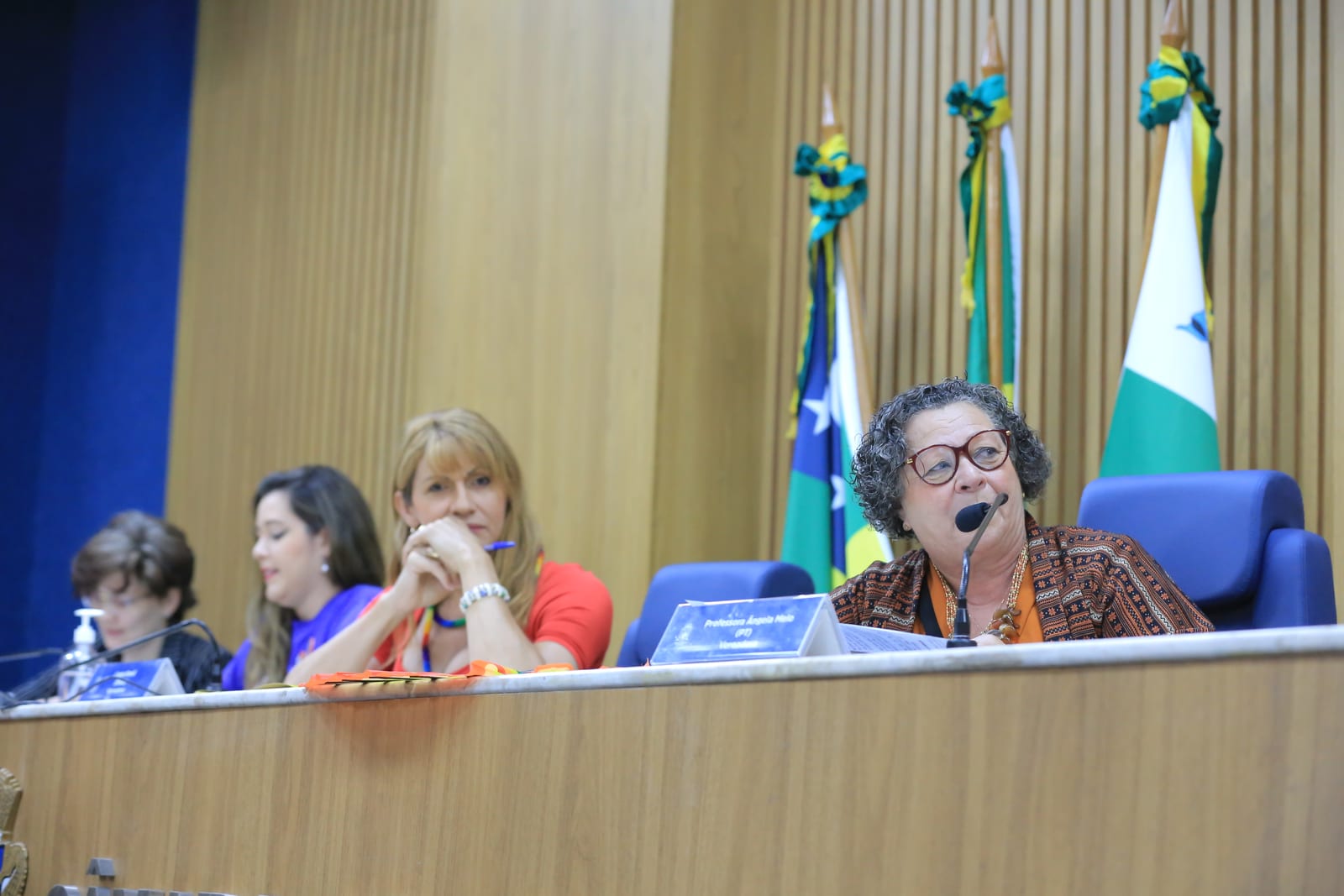 Coletivo Orgulhe-se promove roda de conversa e documentários pelo Mês da Visibilidade Lésbica