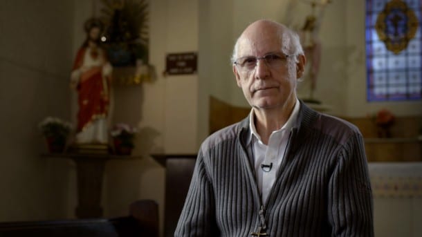Padre Júlio Lancellotti participa de ceia para população em situação de rua no Palácio da Justiça
