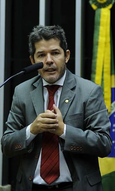 Arianne Cândido pede expulsão de Delegado Waldir do União Brasil