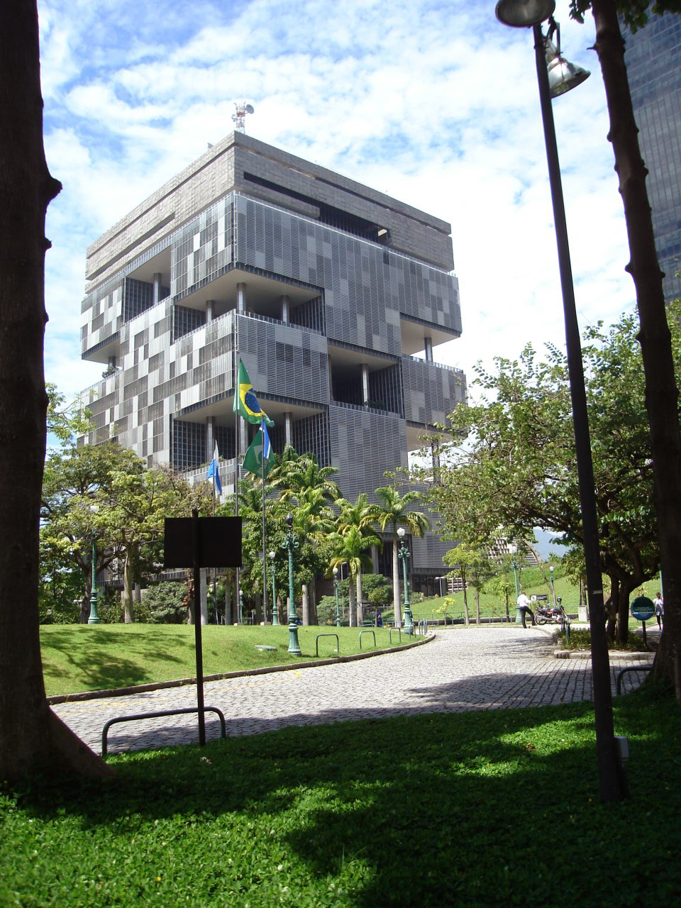 Lula aproveita Petrobras para aumentar anúncios e inaugurações