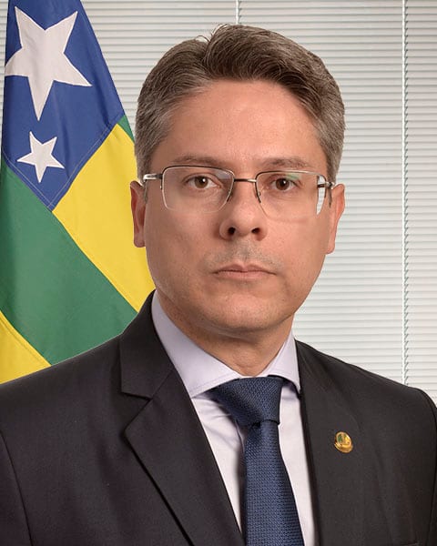 Alessandro Vieira acusa Rodrigo Valadares de entrar na vida pública 'com boné do MST'