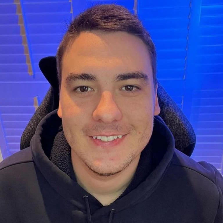 TSE suspende perfis de Renan Santos no TikTok, Instagram e Youtube