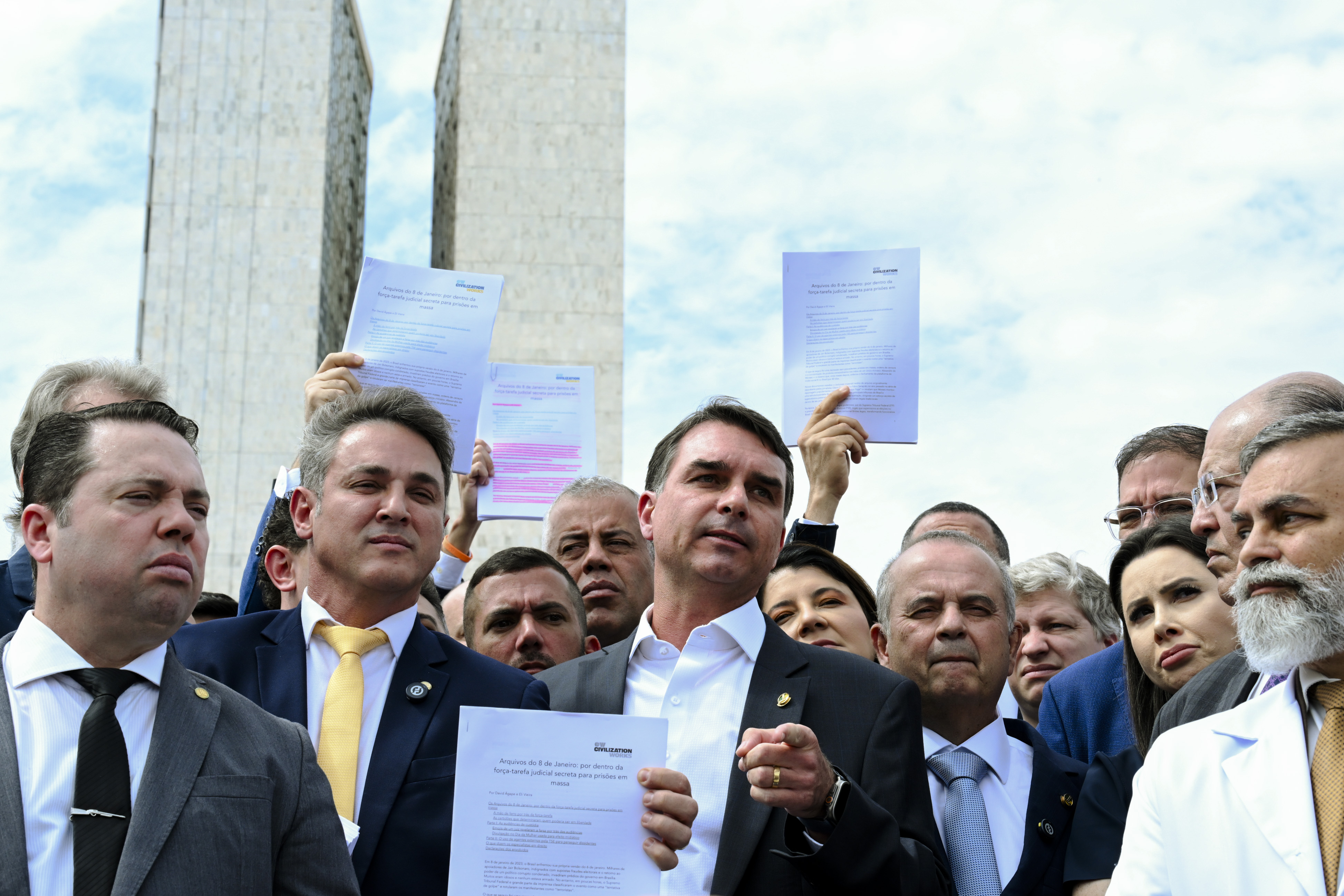 Michelle Bolsonaro e Bia Kicis são candidatas ao Senado pelo DF