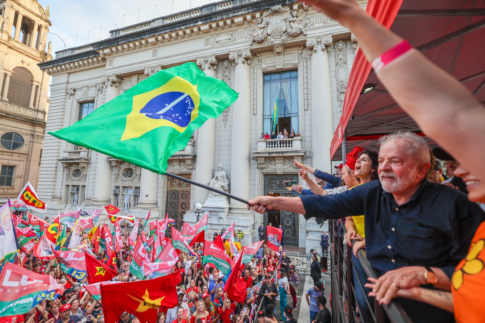 Presidenciáveis concentram agendas no Sudeste e Sul; Lula viaja aos EUA