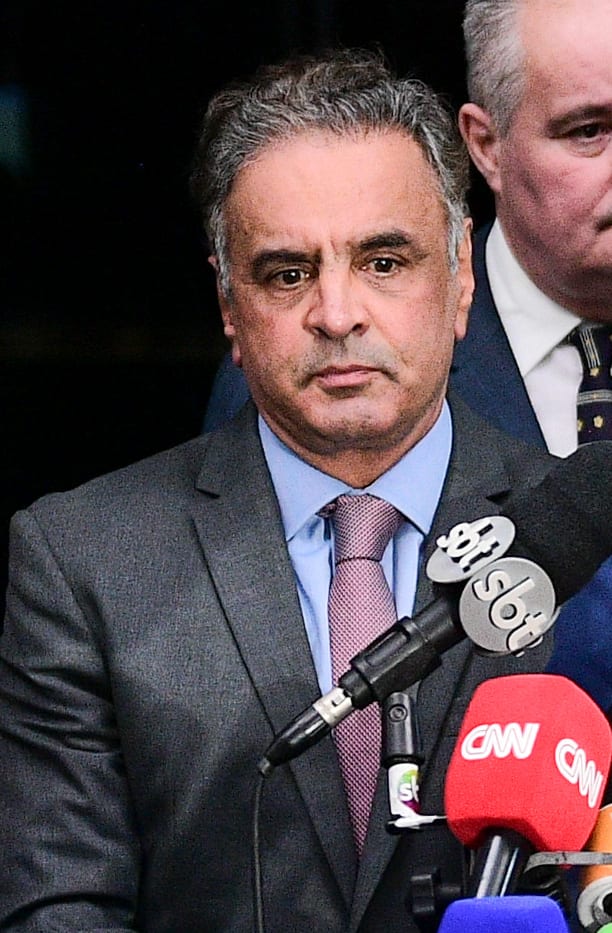 Aécio Neves diz que ‘mudou de rota’ e anuncia candidatura ao Senado por MG