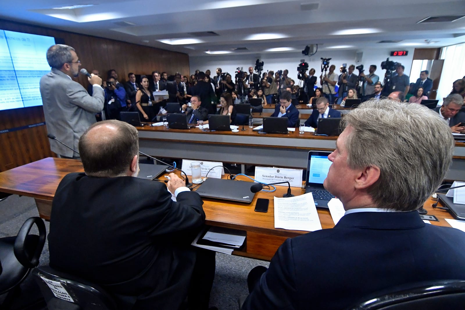 Correção: Flávio tem 44% ante 42% de Lula, em empate técnico, mostra pesquisa Indexa/Broadcast