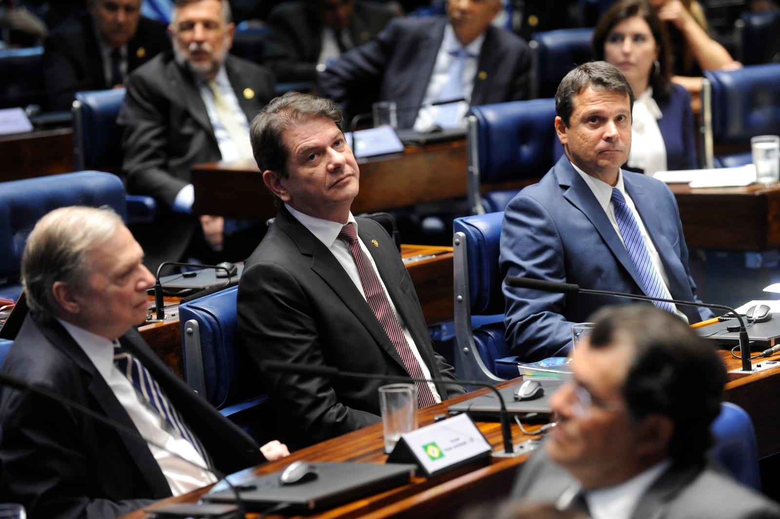 Senadores pretendem aprovar, sem debater, PECs do fim da jornada 6×1, da Segurança e a MP da “taxa das blusinhas”