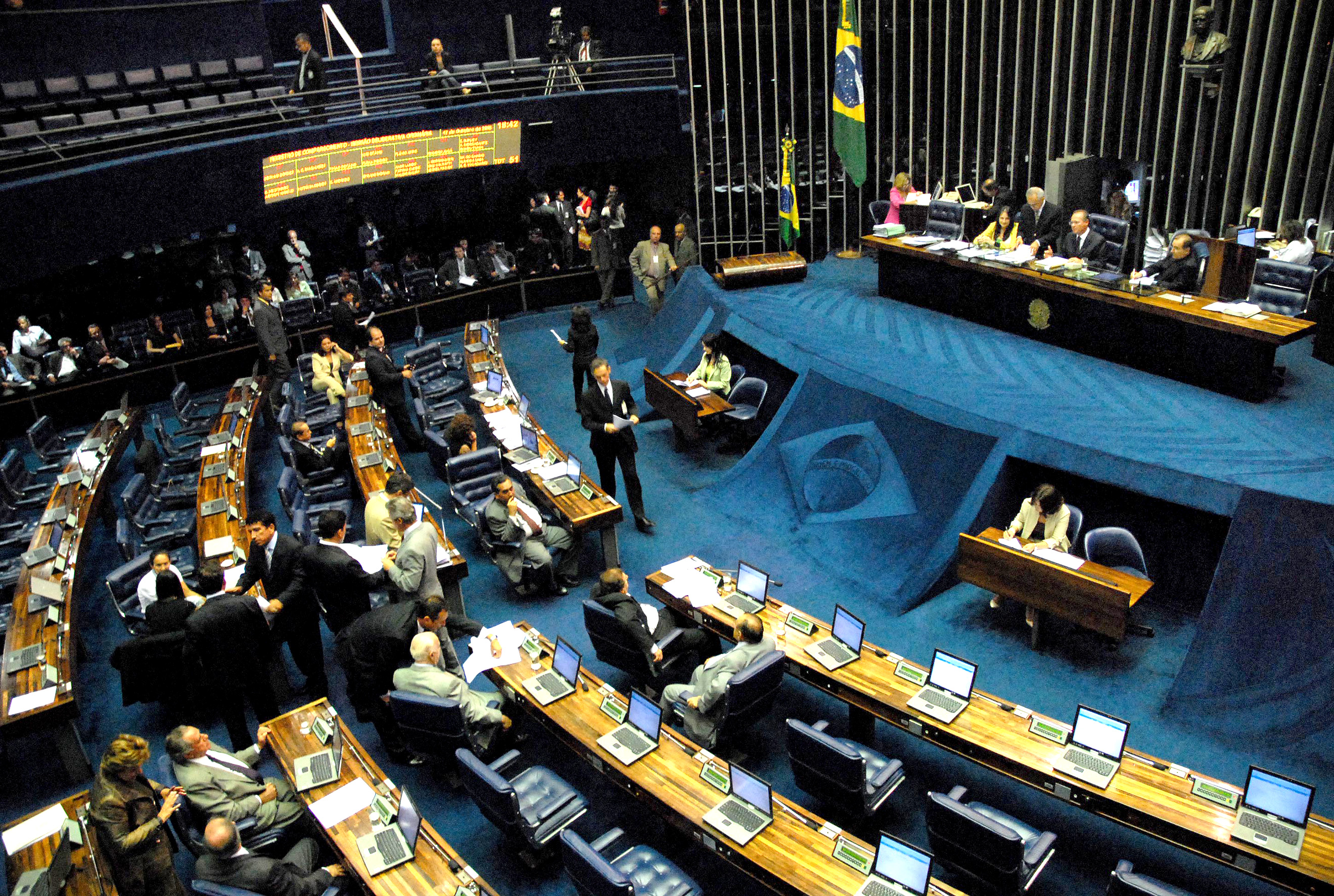 Câmara e Senado voltam ao trabalho após recesso de duas semanas