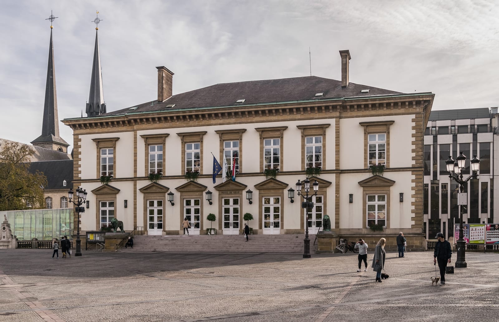 Um dia após apoio de Luxemburgo a Vicentinho, 2º suplente do ex- técnico compartilha publicação de Dorinha na liderança
