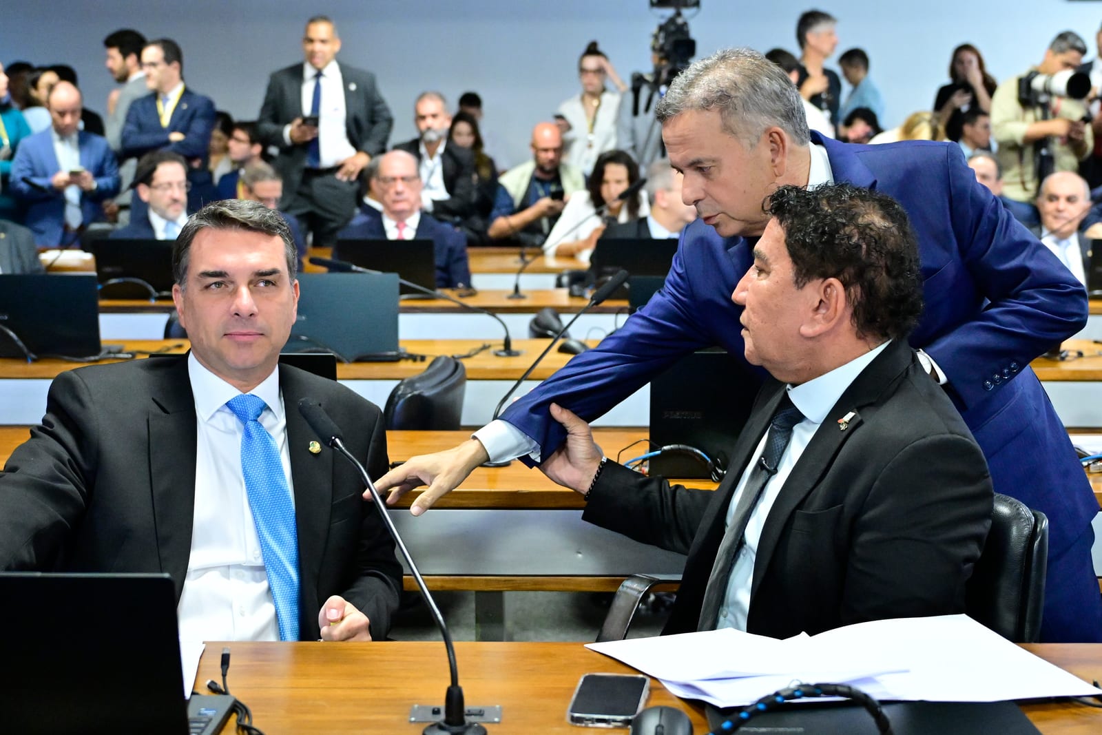 Nile William, advogado: “Com reforma da Constituição, Flávio Bolsonaro quer intimidar o Judiciário”