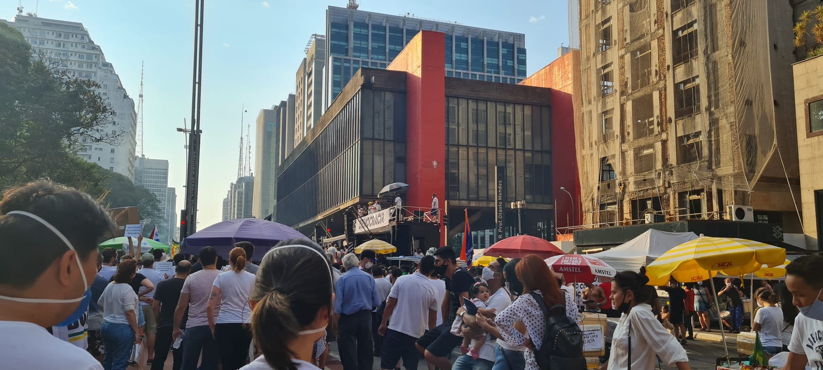 Contra Bolsonaro, voto crítico no 13 e independência nas ruas