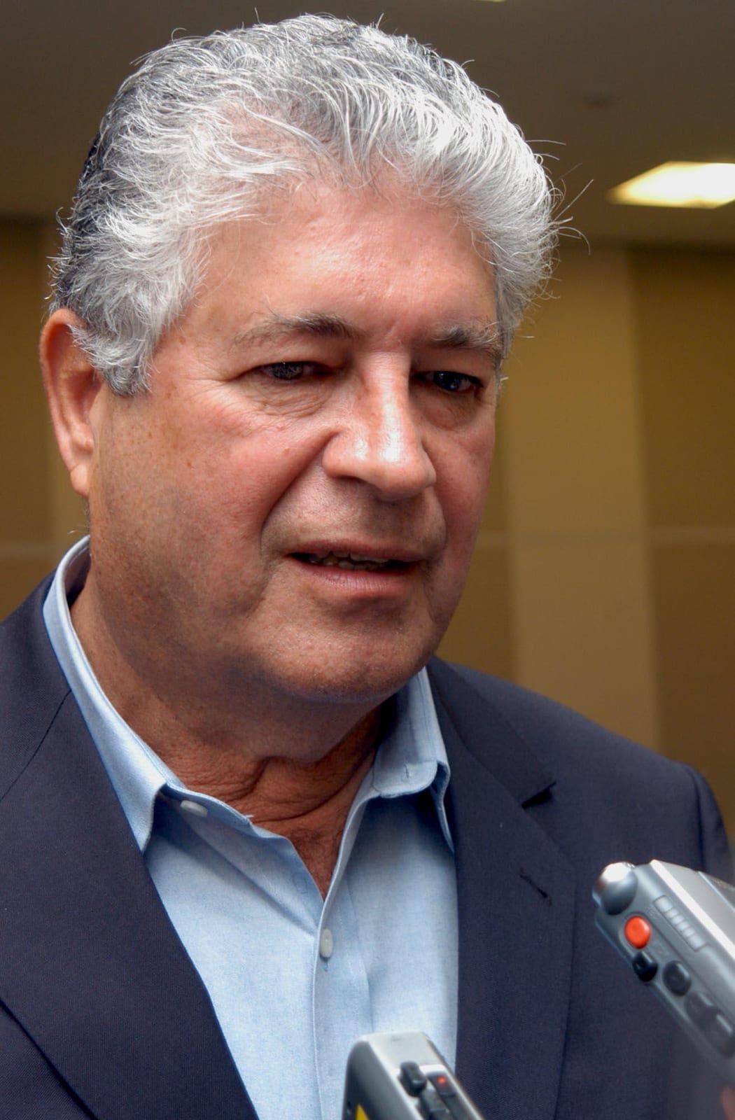Gilmar Mendes autoriza aposentadoria especial a Roberto Requião (R$ 42 mil)