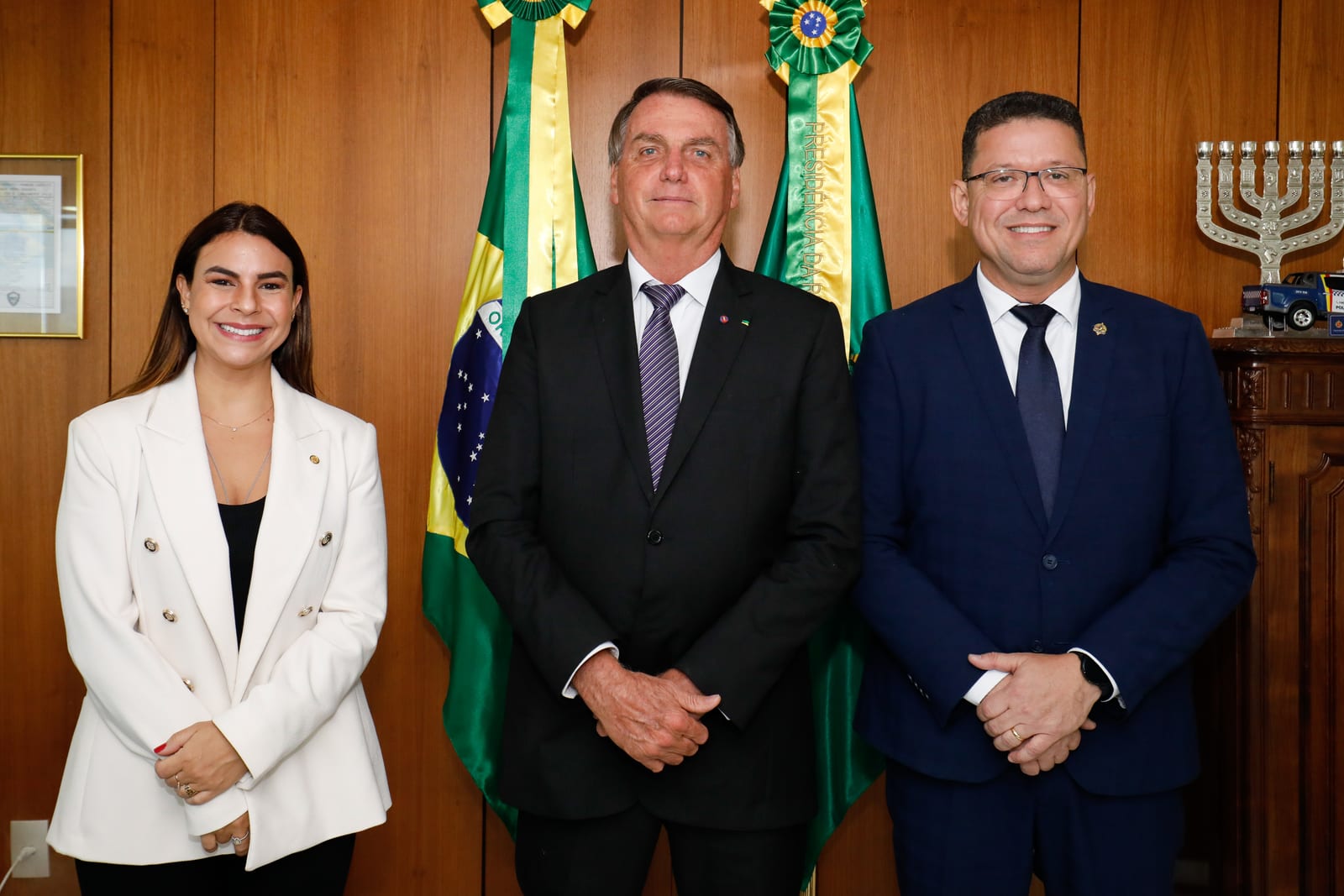 Carlos Bolsonaro confirma Coronel Rocha como nome de Flávio ao Senado em Sergipe