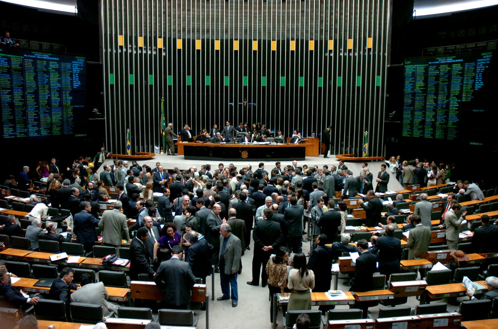 Deputados são eleitos pelo voto proporcional; entenda a lógica desse sistema
